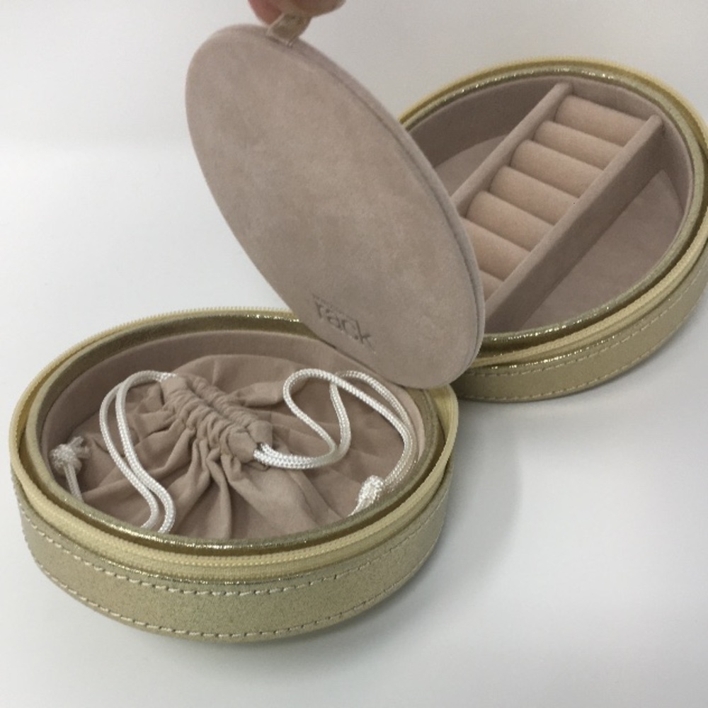 NWT Nordstrom Rack Small Round Zip Jewelry Box!
